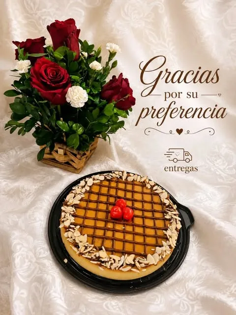 Flan napolitano entero junto a un arreglo de rosas
